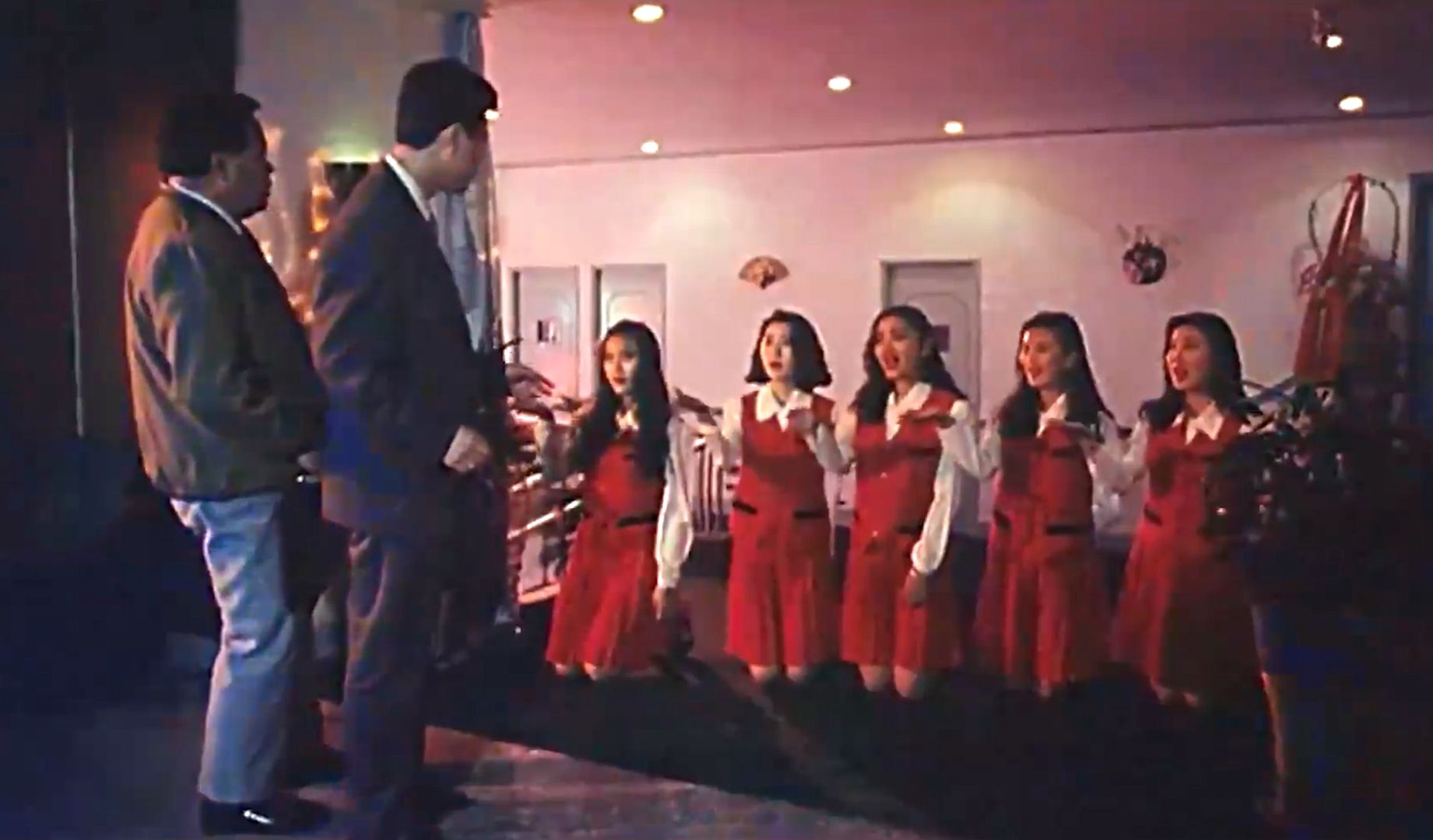 5个女孩给日本人下跪？背后原因太可悲，30年前的电影真敢拍！《财迷心窍》