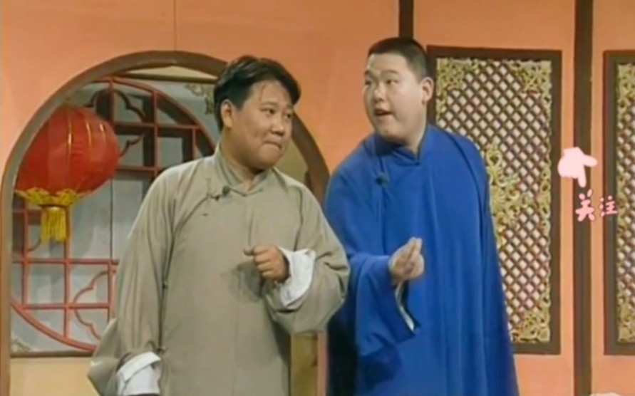 早年的郭德纲，还留着中分头，这画面太少见了。那时候会的就不少