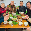 婆家娘家离得近真好，干活的干活做饭的做饭，干完一起吃真够热闹