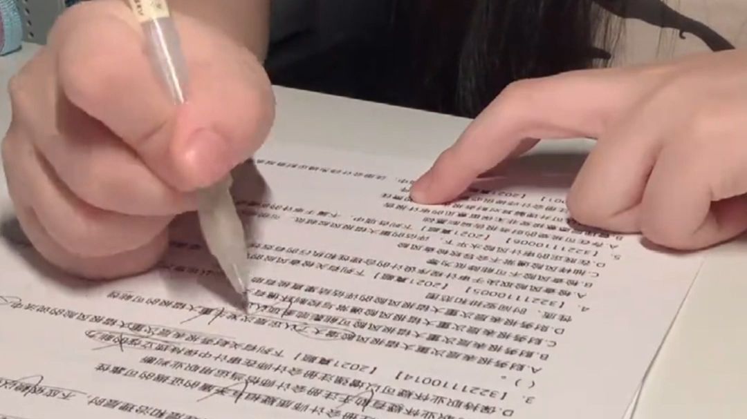 用歌背书就算了，歌还是AI写的？