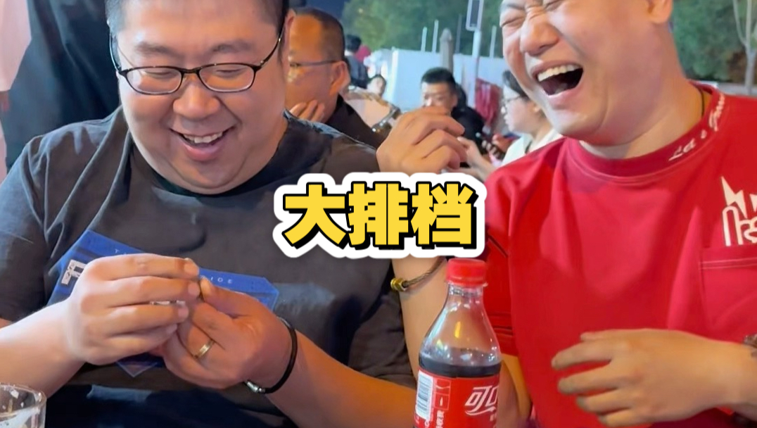 这才是夏天该有的氛围感！露天啤酒小烧烤