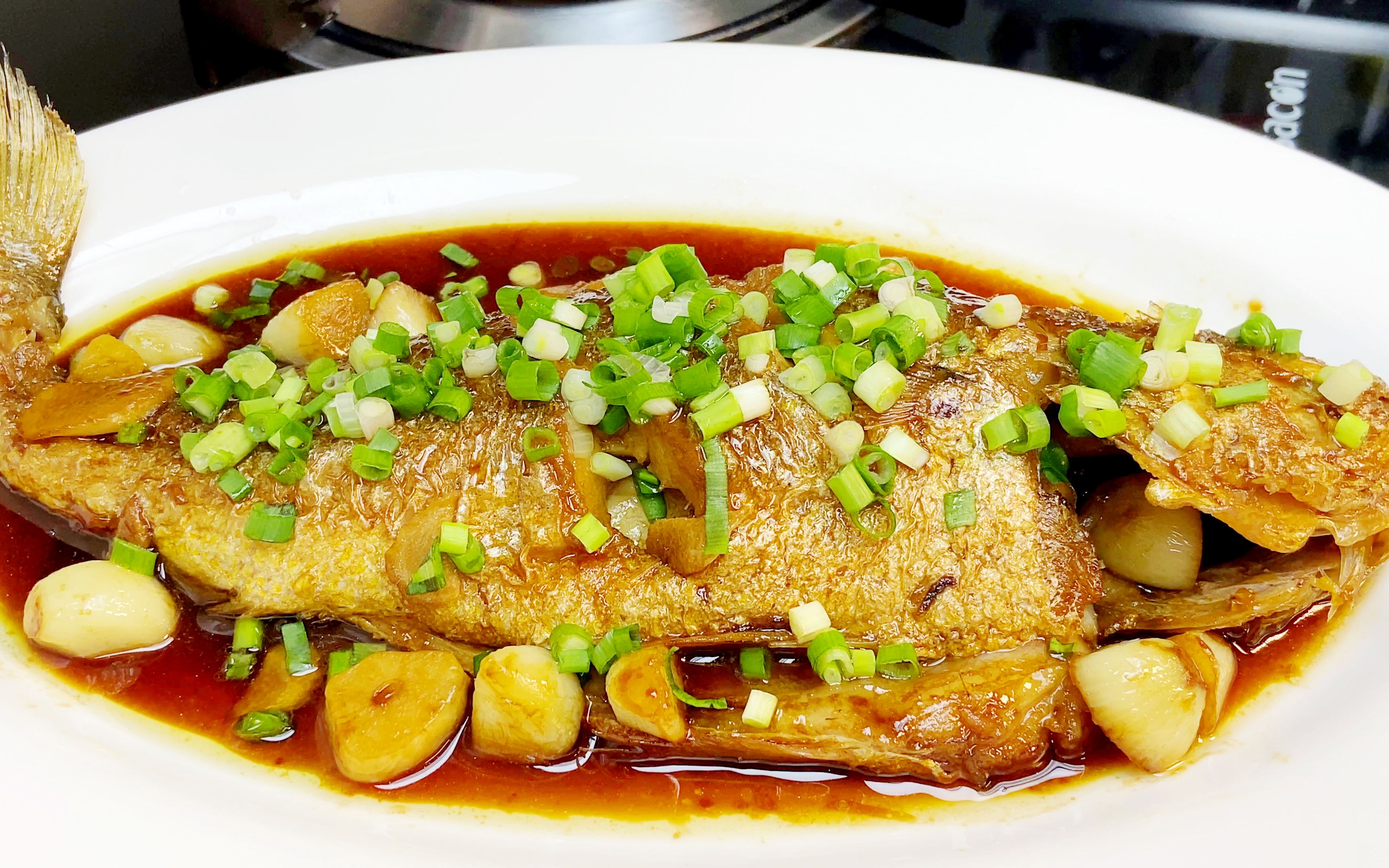 【红烧黄花鱼】黄花鱼这样烧，配料简单，味道香浓，很实用的一道家常菜