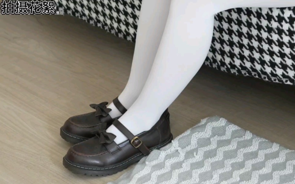 Miss Newbie also loves the simple white color