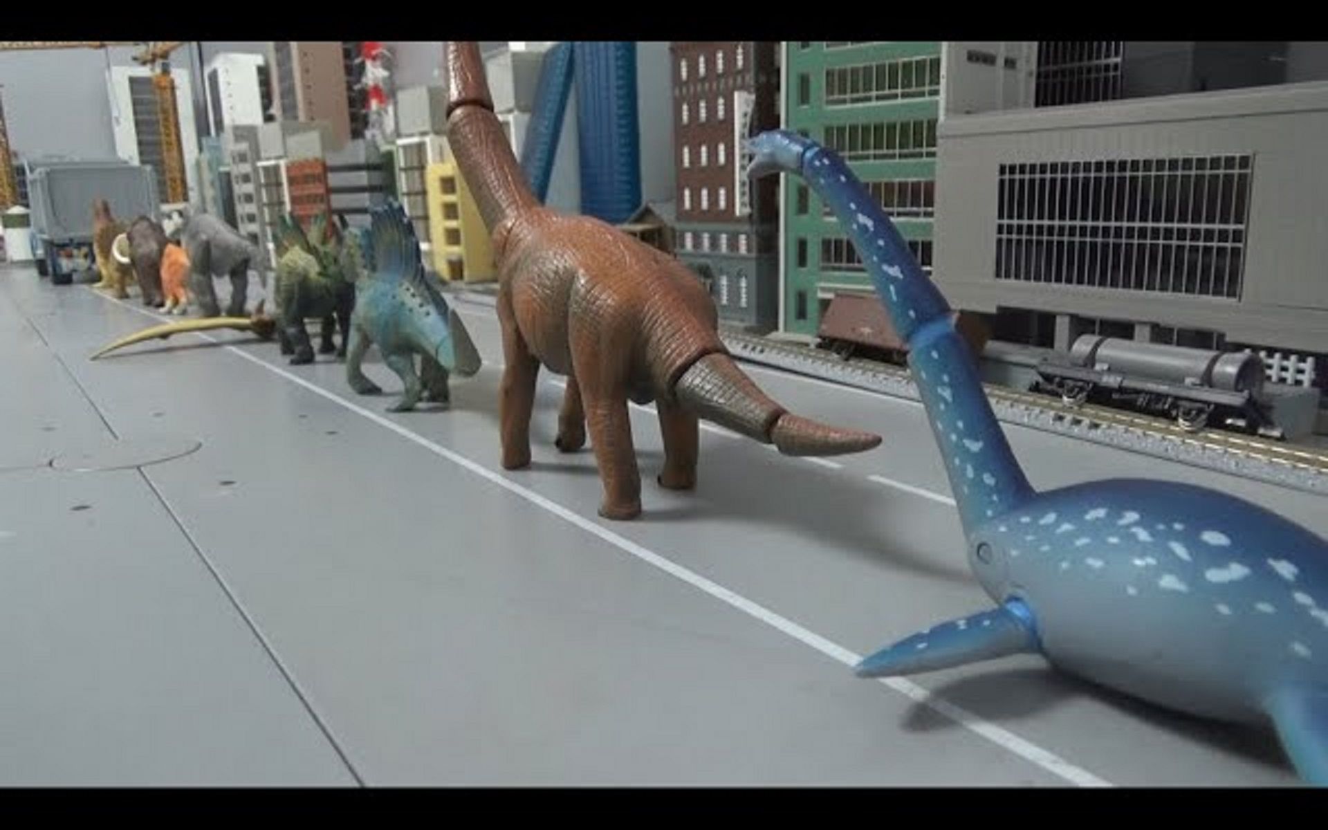恐龙玩具：霸王龙翼龙能否乖乖听话上汽车？