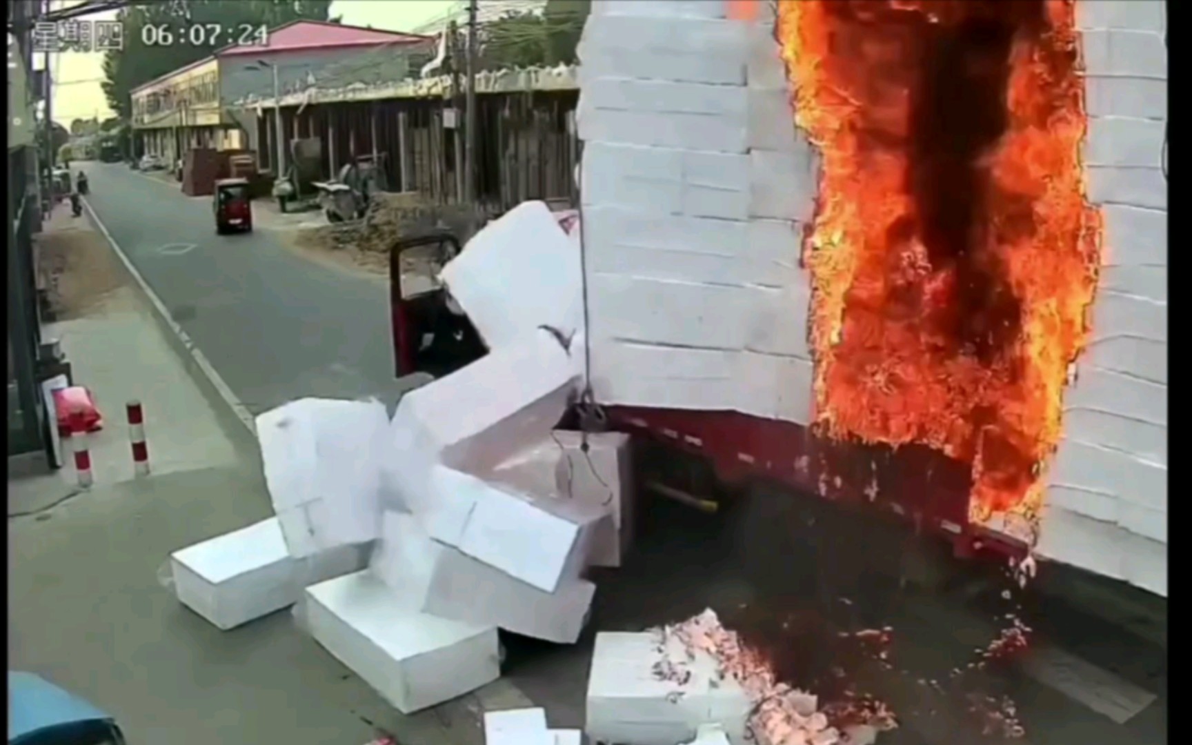 这种材料特别易燃，不可作为装修辅材