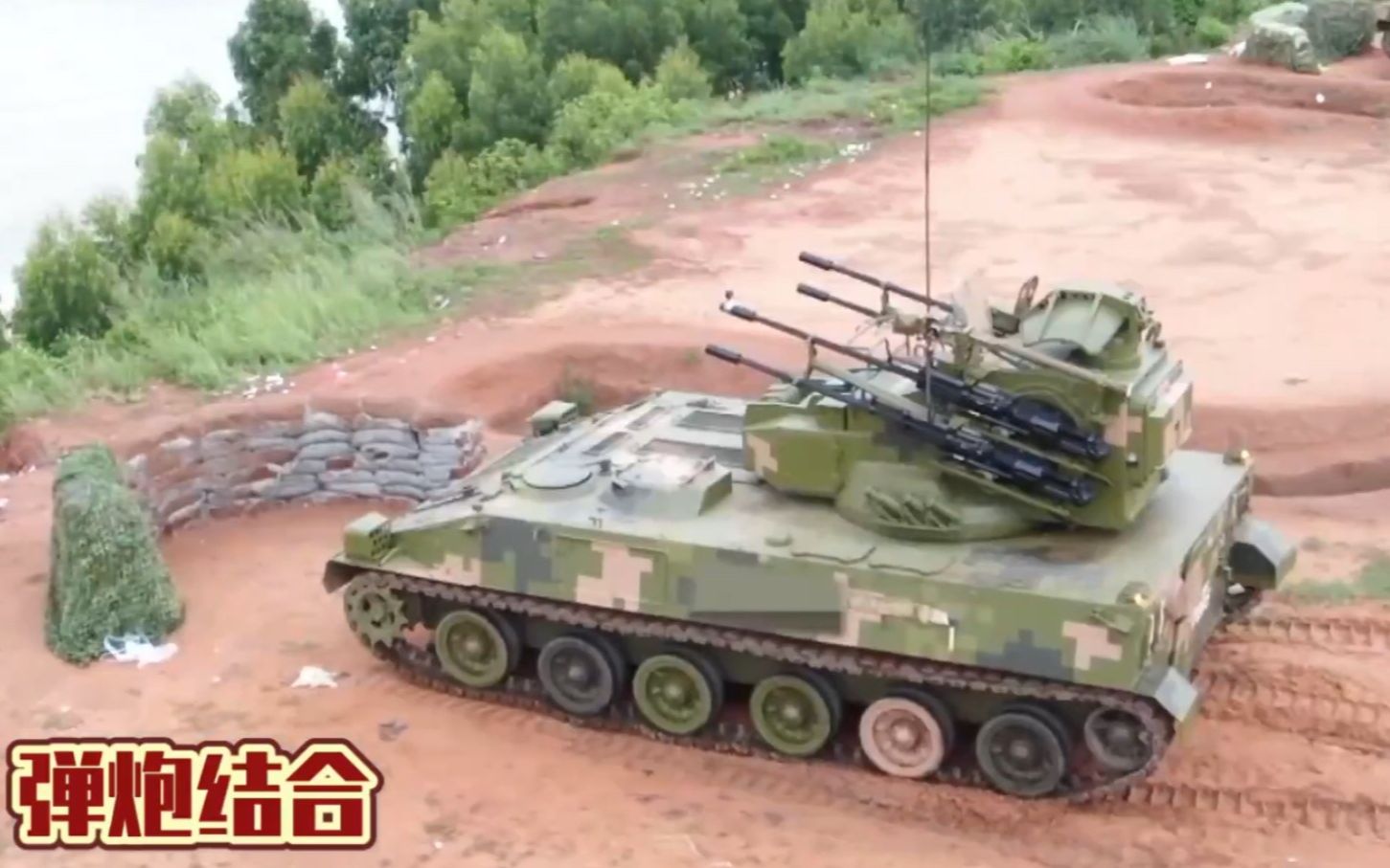 中国陆军防空武器之 4管25毫米弹炮结合自行高炮