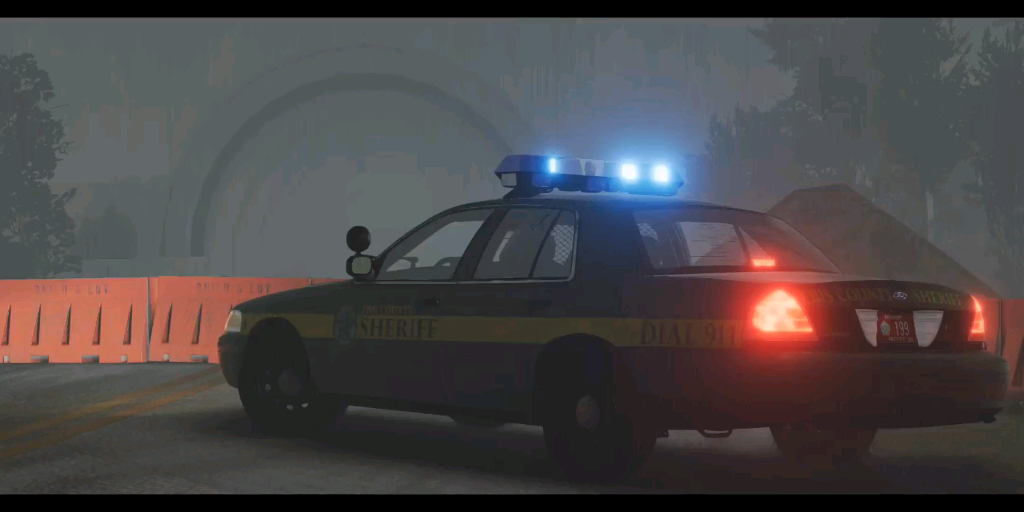【氛围感】雨夜，正在交通管制的deputy离开了巡逻车查看别处，并且雨夜没什么人出门，只有一辆巡逻车停路口