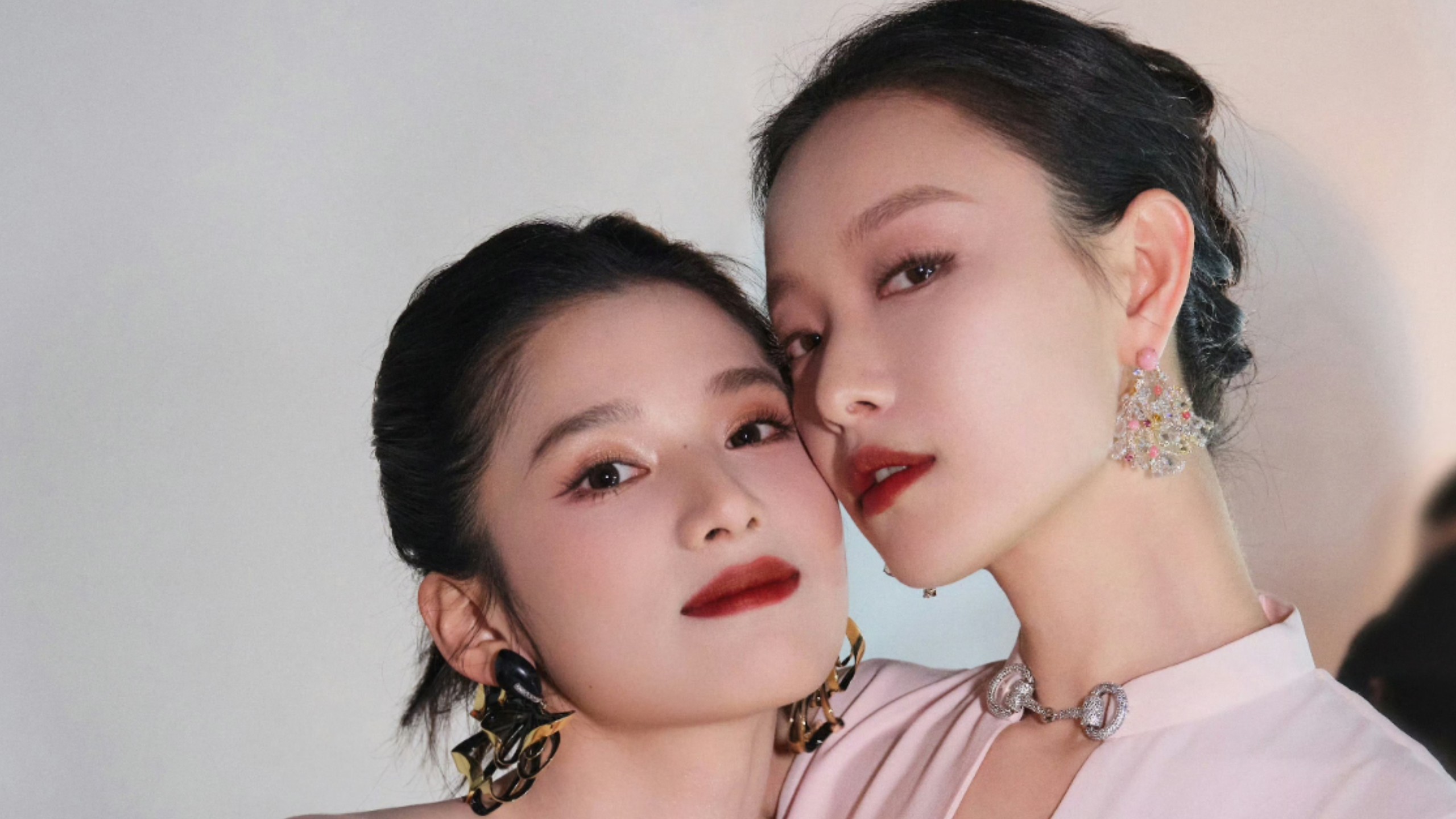 倪妮张婧仪 绝美双盯！【怼脸】