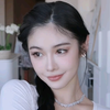 不再向松松垮垮的单侧麻花辫妥协