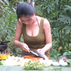 酸甜鱼汤的配方——如何制作 胸大美女 做菜