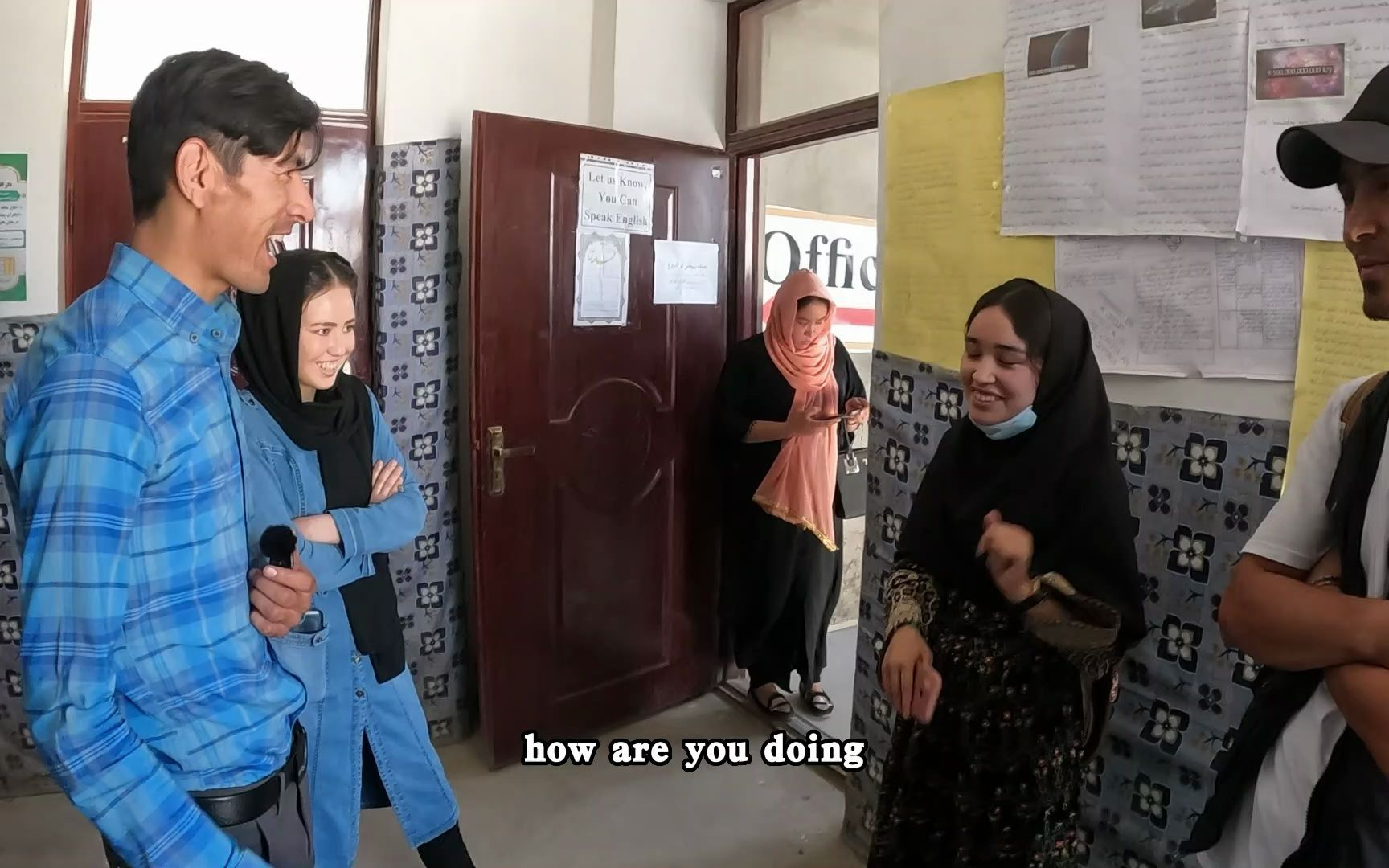 创办裁缝机构帮助阿富汗女生，惊动塔利班总部，携大狙前来贺礼