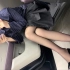 韶关甜美广东妹销售极上黑丝美脚挑鞋讲车。