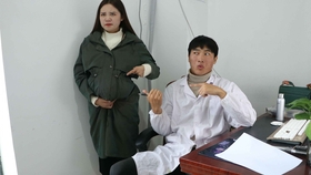 男子棋局救人——一幕短剧的深度解析，男子棋局救人，一幕短剧的深度解析