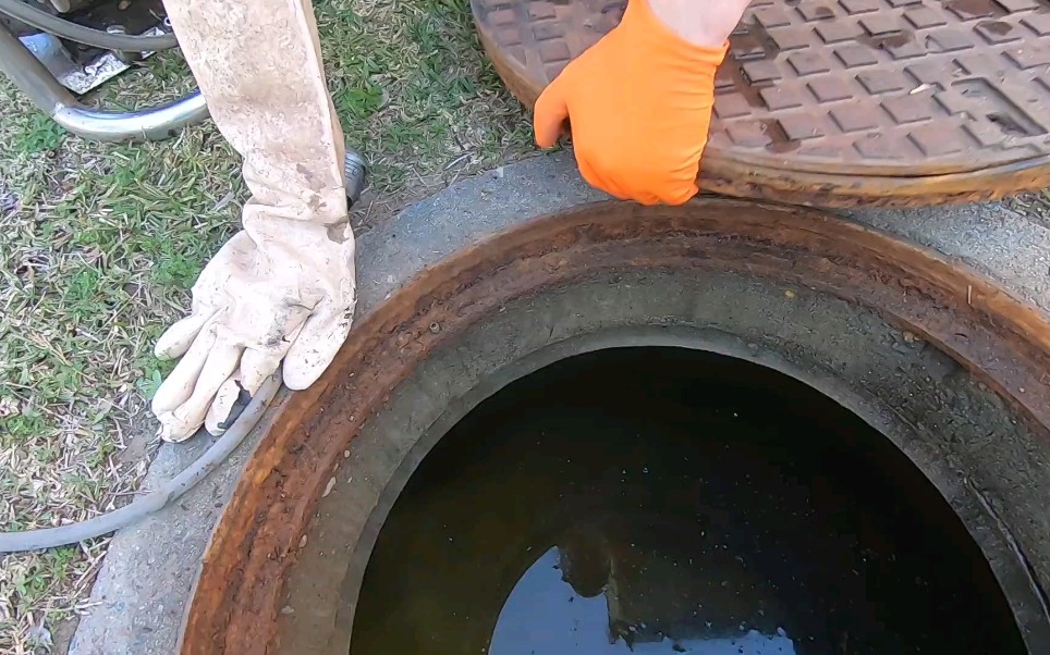 下水道疏通（轻度重口，蟑螂恐惧者慎入）今天搞个大的下水道，清理完极度舒适。