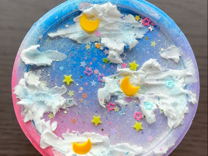 【云端漫游】底胶和其他几个韩白款的底胶没什么很大的区别我感觉，混合以后和星星协奏曲差不多哦，没放起泡材料好玩但是起不大，大家选择自己喜欢的粘土造型购买就OK了