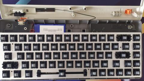 机械键盘怎么拆轴盖 69703dd3531cb655318fdbaec694b19f2f8731a1.jpg@480w_270h_1c