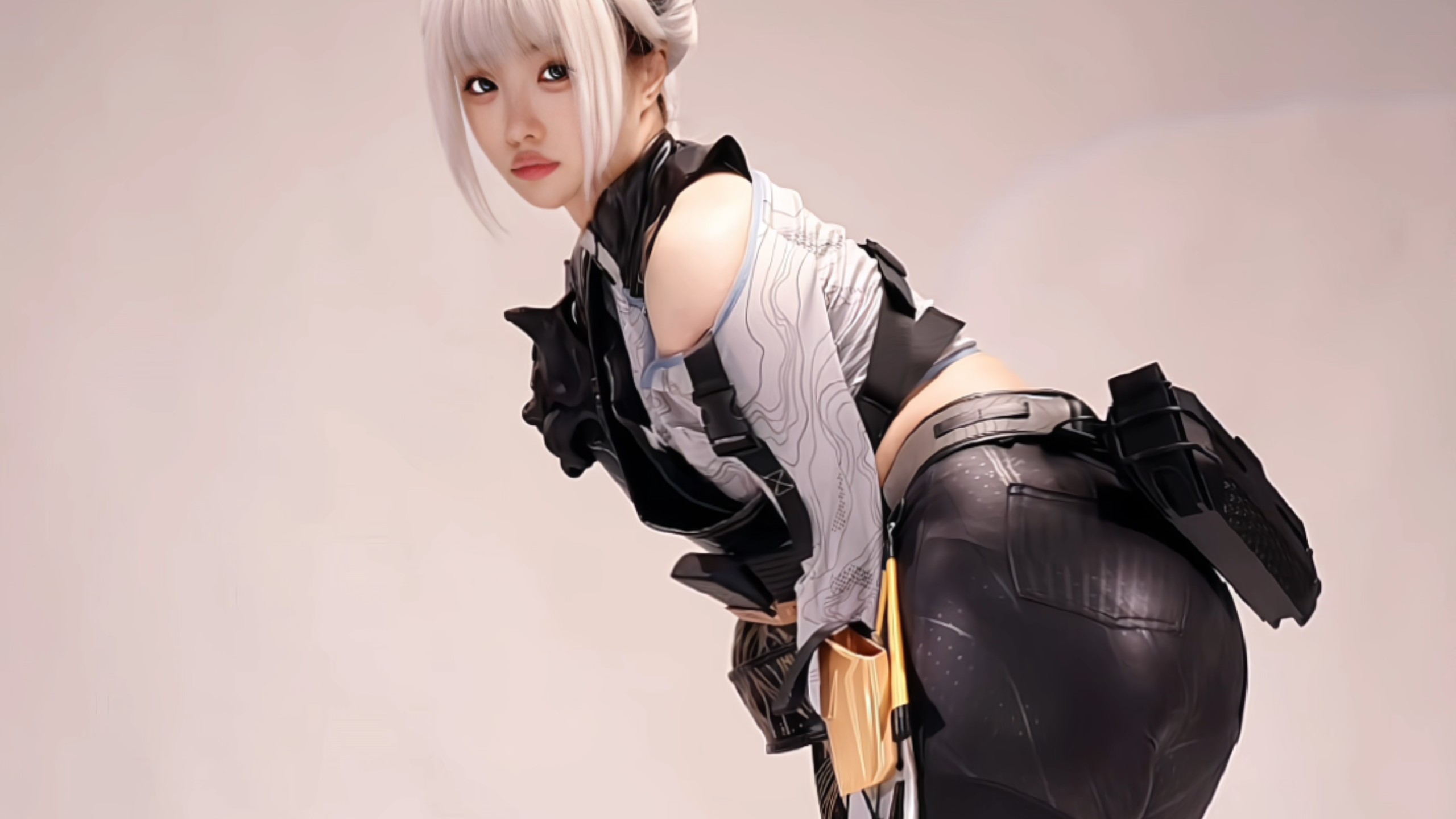 麦晓雯的翘臀紧身皮裤