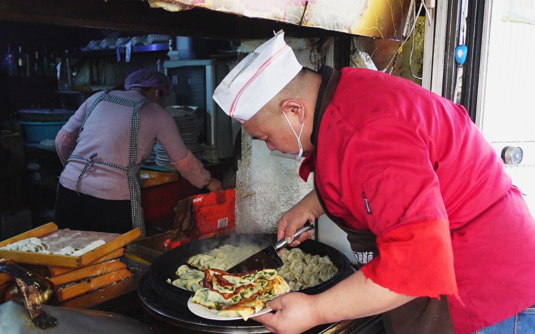 天津最便宜的锅贴店，4毛钱一个三鲜锅贴，卖了20年都没怎么涨钱