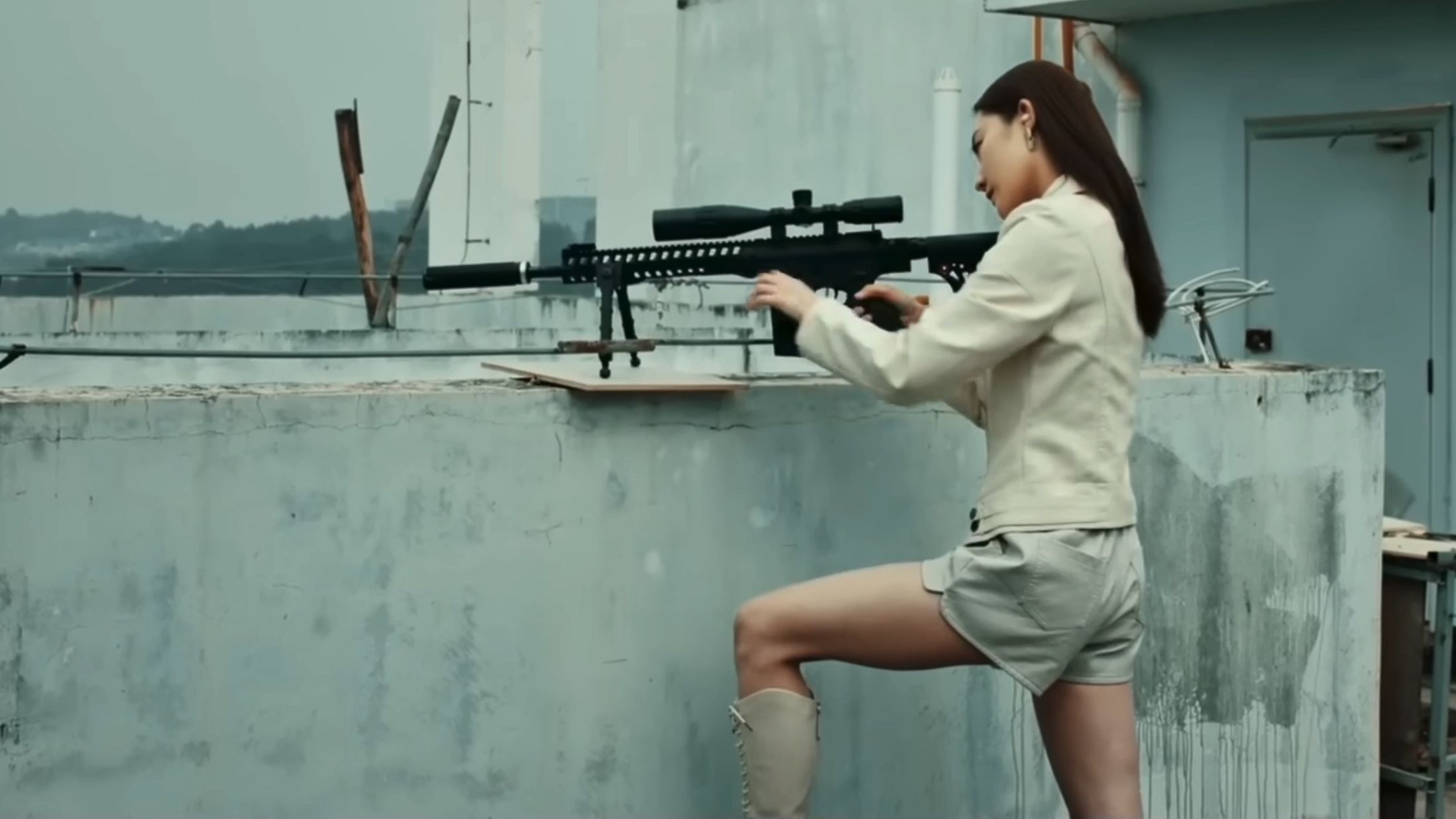 女警在顶楼狙杀！但是惨遭女杀手暗算！遗憾而亡！