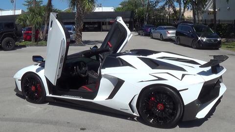 纯白兰博基尼aventador sv lp750 4 转速排气声 在迈阿密.