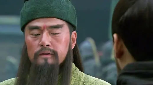 关羽温酒斩华雄，真是神勇无敌啊！于荣光演技爆炸！