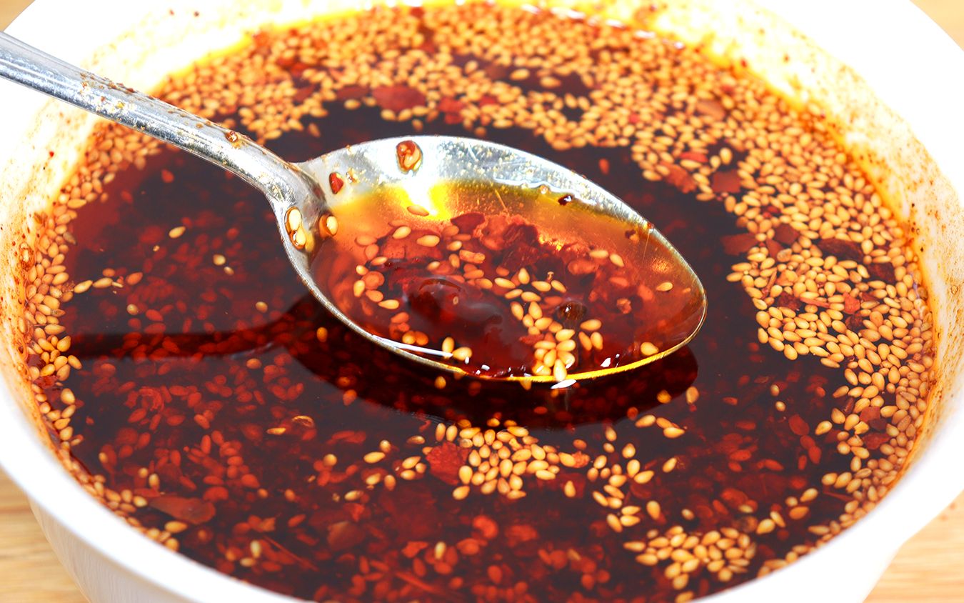 四川正宗“万用辣椒油”，油润红亮，拌啥都好吃，过年做菜用得上