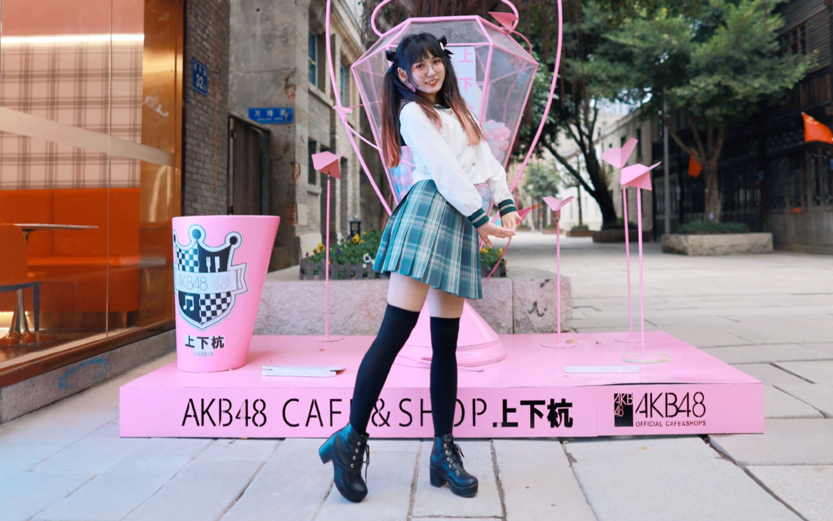 Dance to akb at the akb cafe! Placard of the Heart [Balls