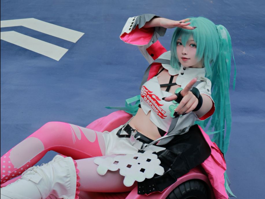 What's it like to cosplay Hatsune driving a flying car down a mountain?