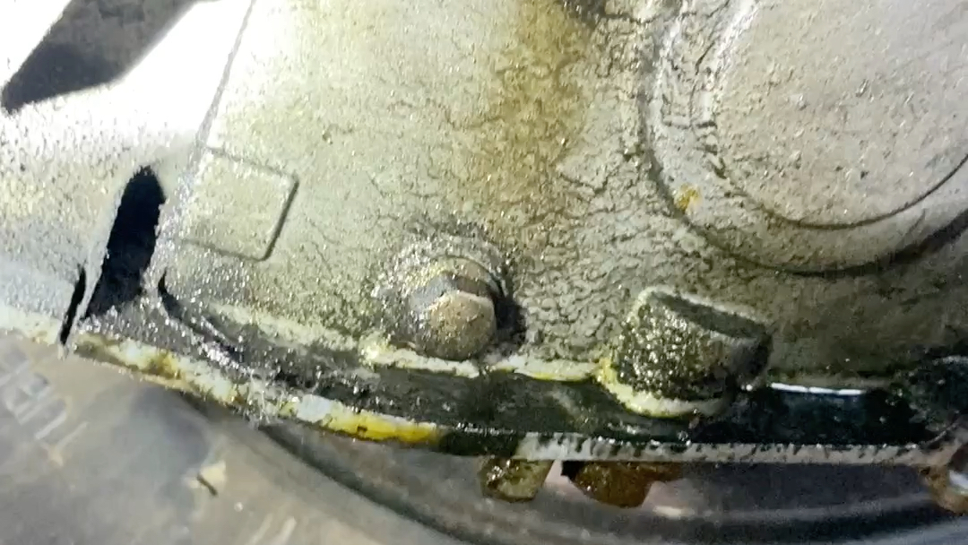 踏板摩托车漏油如何解决#漏油 #踏板 #摩托车修理