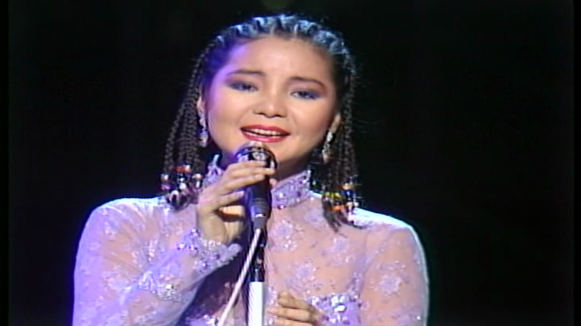 邓丽君-1983十五周年香港巡回演唱会现场全集_哔哩哔哩_bilibili