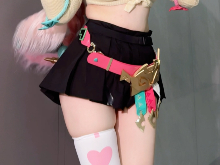 All get out of the way! The meatiest of cows is here!