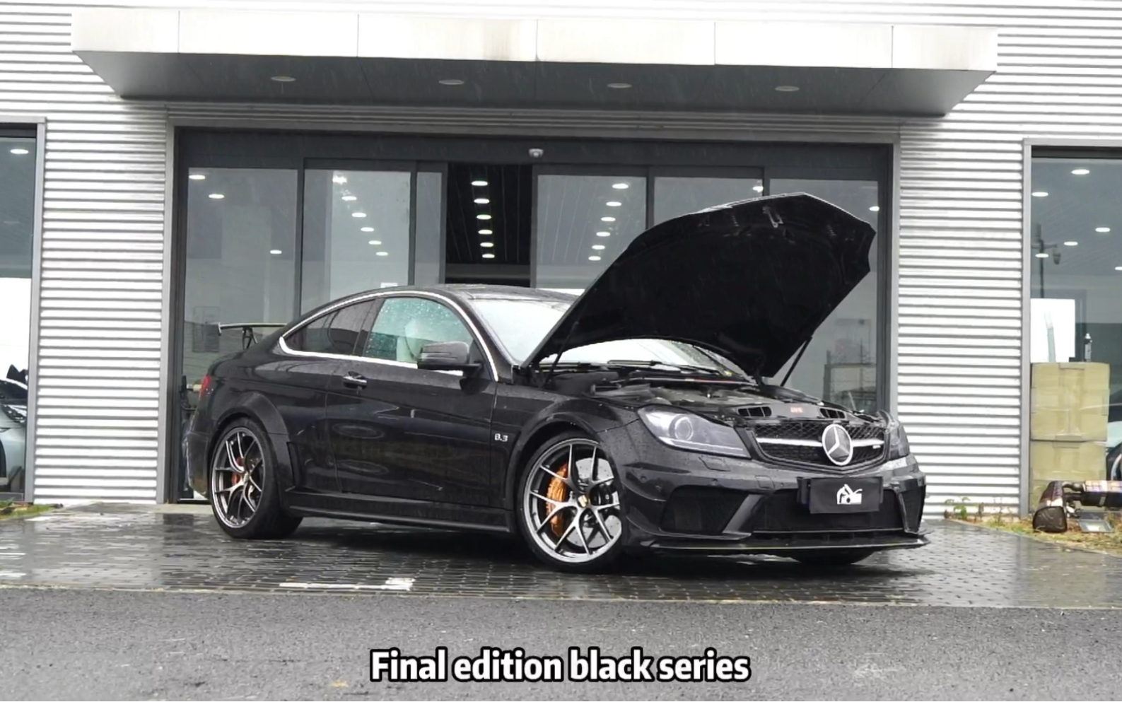 今天 咱们节目中的主角 名字很长！W204 C63 507 finaledition black series！