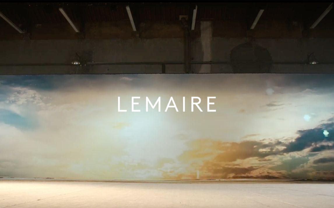 这一切都关于律动，在漫步与追逐之间演绎动态之美丨LEMAIRE 2022秋冬系列