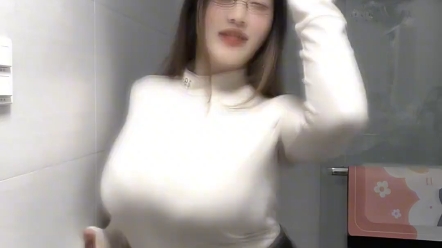 lit. don't worry about sitting in one's bosom (idiom); fig. don't worry about trifles