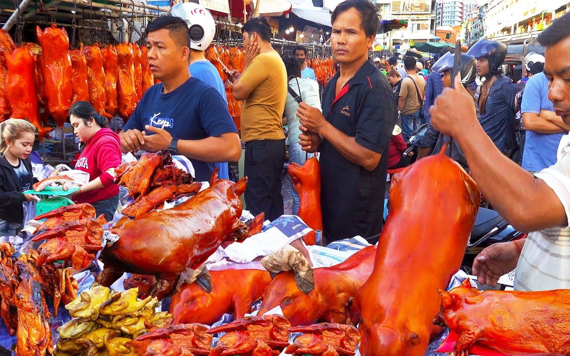 柬埔寨烤猪烤鸭鸡肉馄饨农历新年大卖