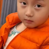 妈妈想拉一下儿子的手，儿子的回答惊呆了她