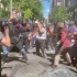 美国波特兰市大规模游行中，保守团体与极端人群爆发激烈斗殴冲突