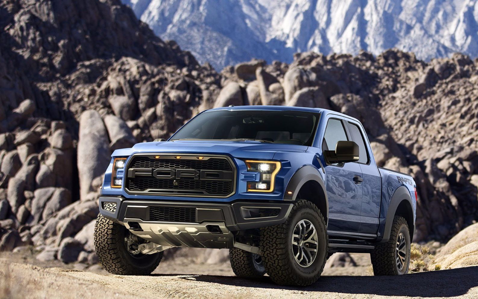 2017 Ford F-150 Raptor SuperCrew unveiled at Detroit with 10spd auto ...