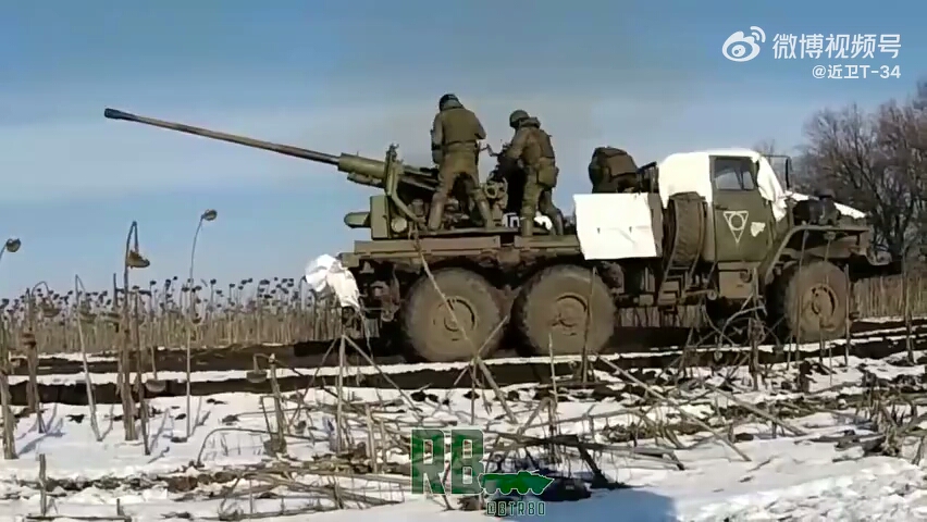 俄军车载57毫米高炮炮击乌军目标