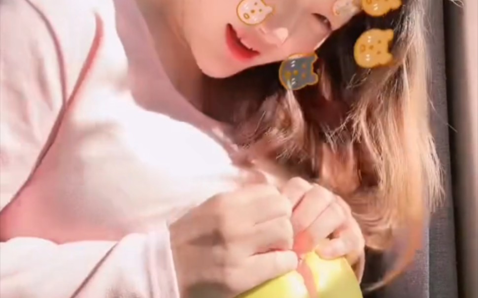 Challenge to break grapefruit with bare hands