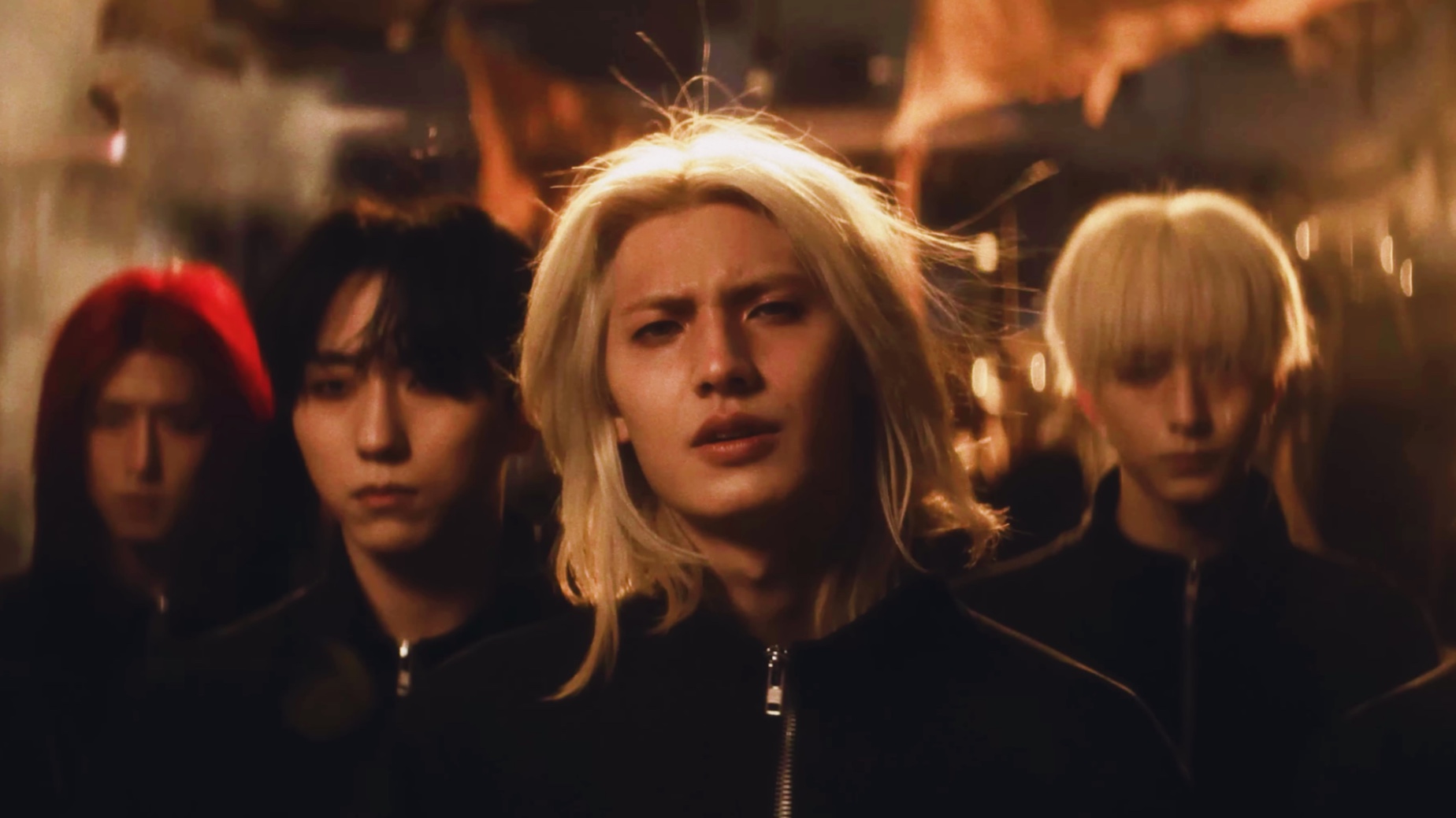 【超清中字】MV和词都绝了!这可笑的世界呀！Xdinary Heroes - Beautiful Life MV