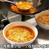 小伙继承50年历史的中餐馆，拿手的担担面竟然有鸡蛋，门口还有担担面贩卖机