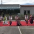 特克斯县离街附近村落，看一下当地居民传统的歌舞表演