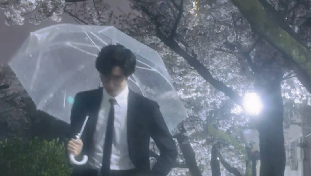 《雨中慢摇》