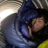 冬天穷游西藏没房子住，住进洞里晚上在里面睡觉很冷，还好熬过来了