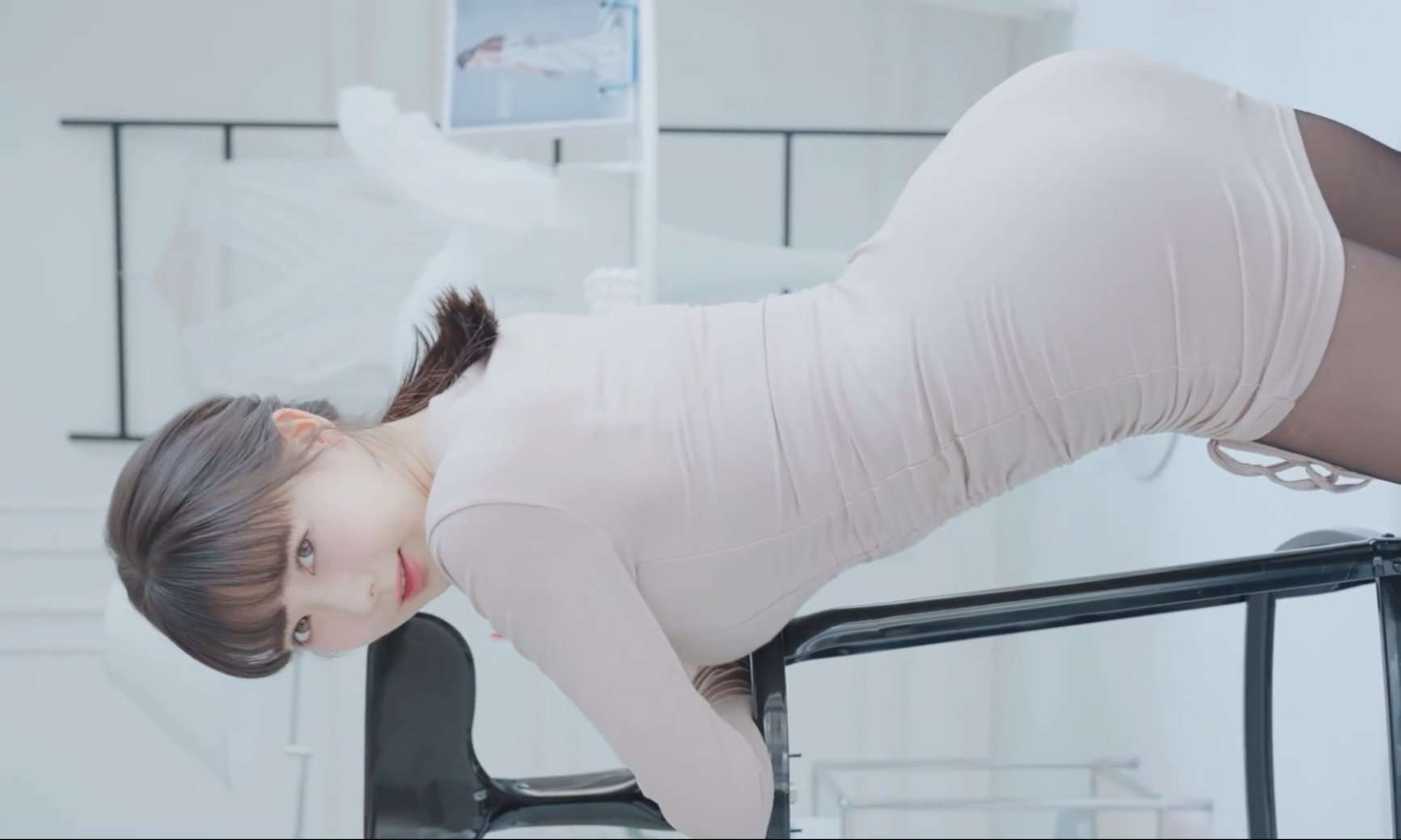 韩国模特，服装展示，黑丝袜4K 竖屏造型册 🌟 H 杯模特穿着长筒袜 🖤 内衣与服装展示 是的，造型册