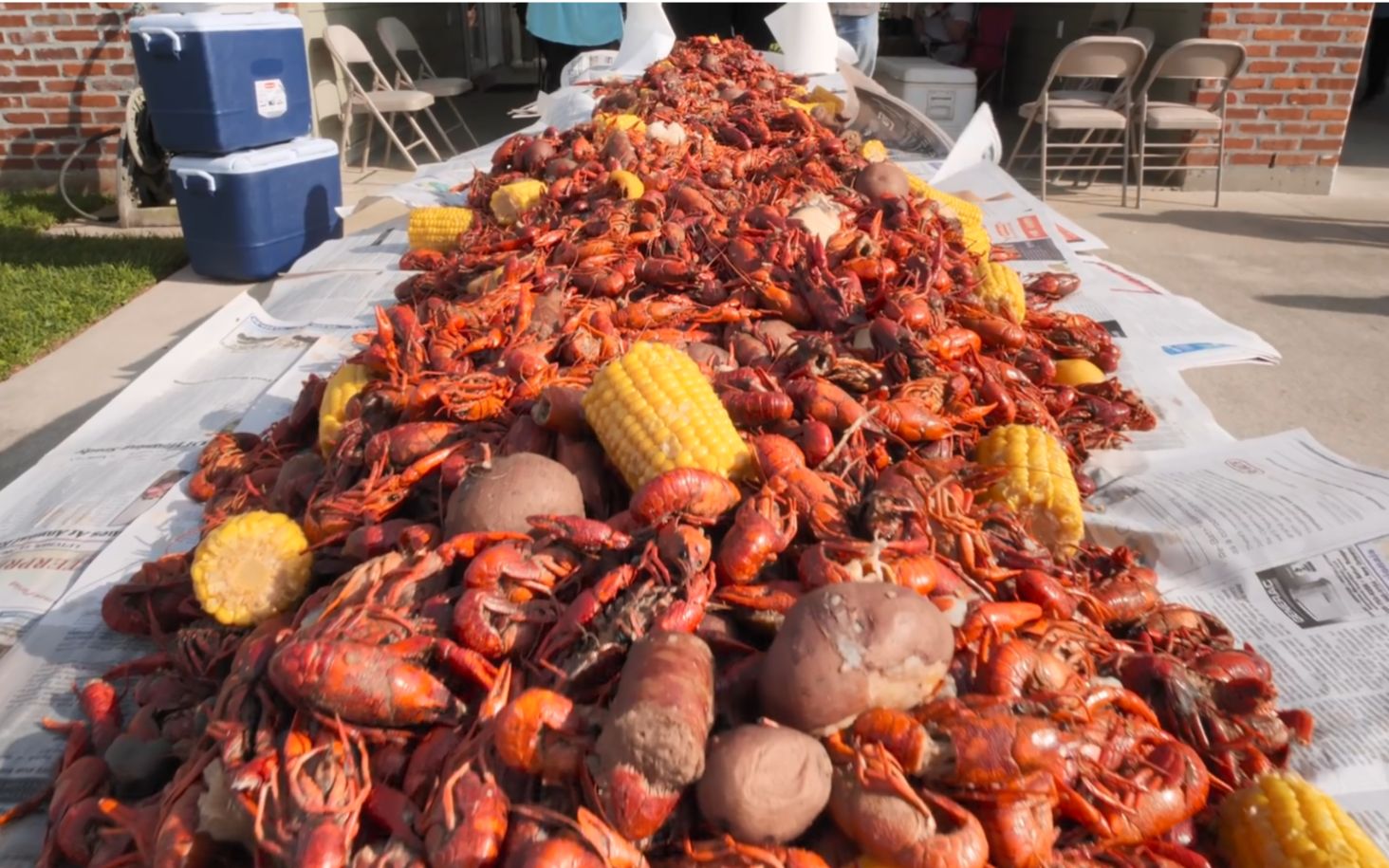 事实证明美国人是吃小龙虾的-煮10,000只小龙虾!!! 史诗般的路易斯安那州小龙虾盛宴