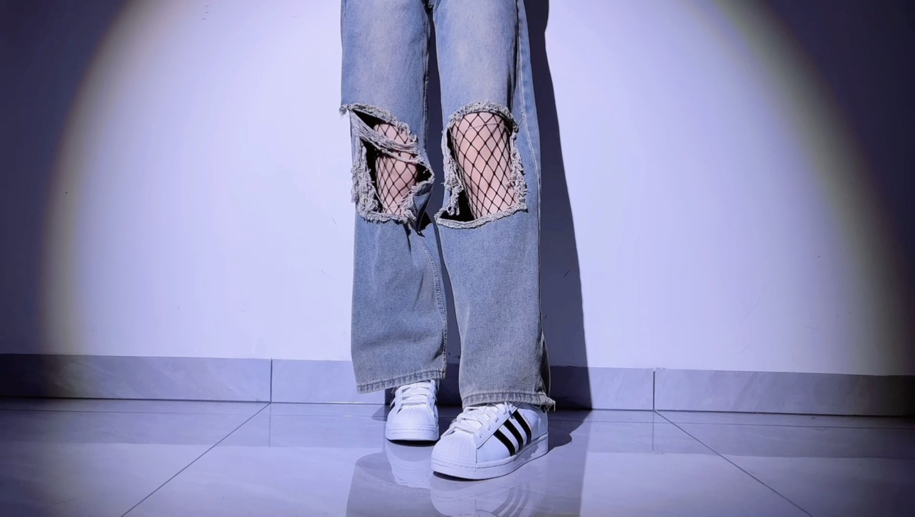 贝壳鞋米米上线（破洞牛仔裤酷酷风）