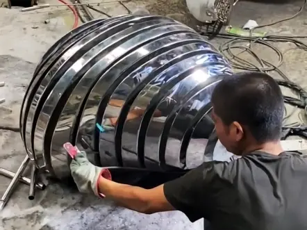 《不锈钢雕塑加工过程》