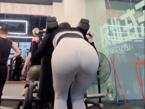 [Highly Recommended] Gym Hacker Squat Butt and Leg Exercise